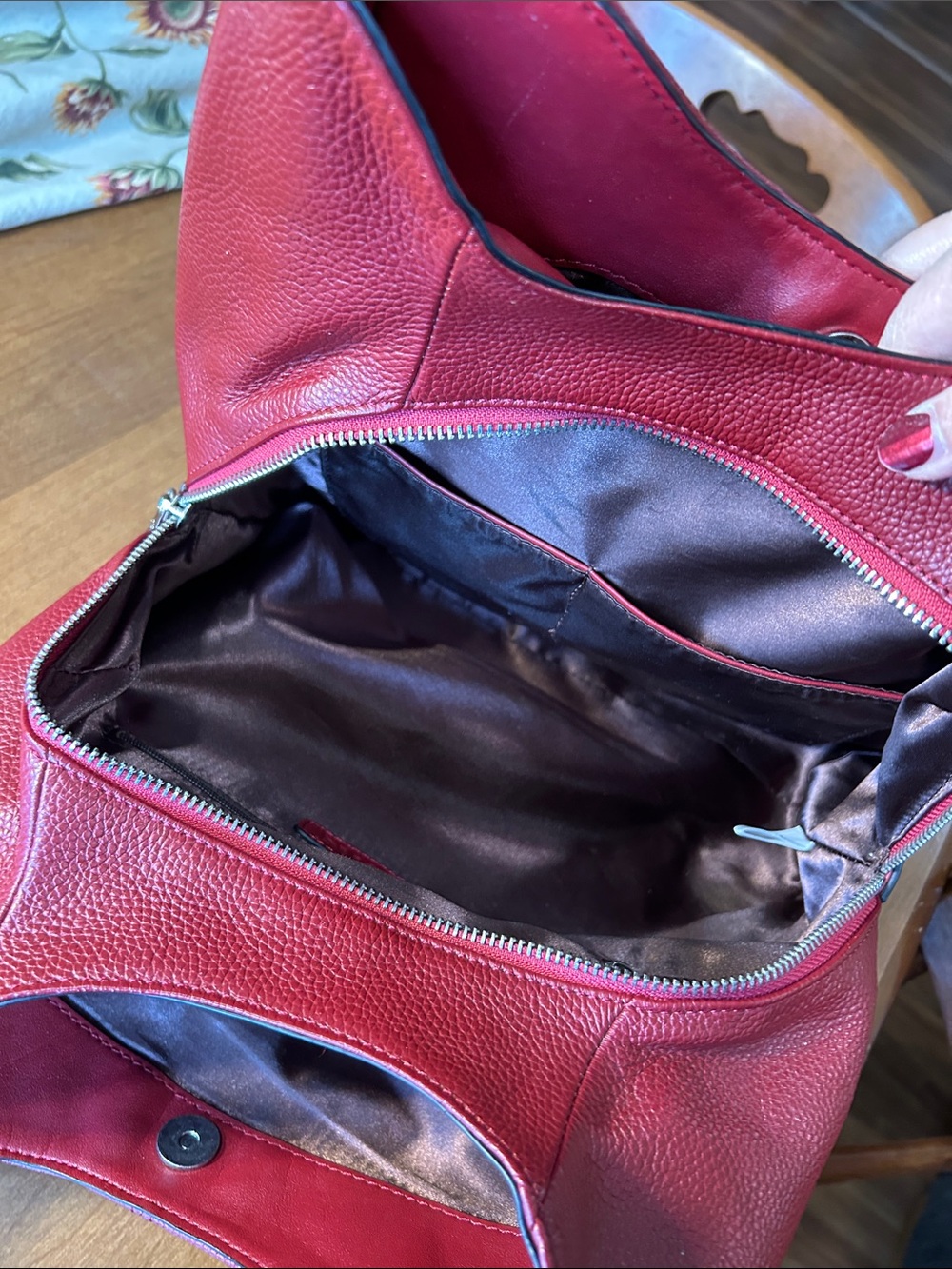 S Zone Red Leather Shoulder Tote Bag - Picture 8 of 12